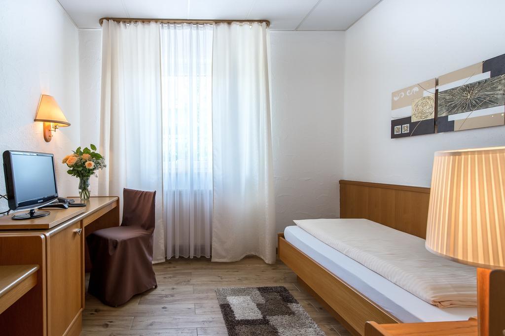 Hotel-Restaurant Schwyzerhuesli Viernheim Kültér fotó
